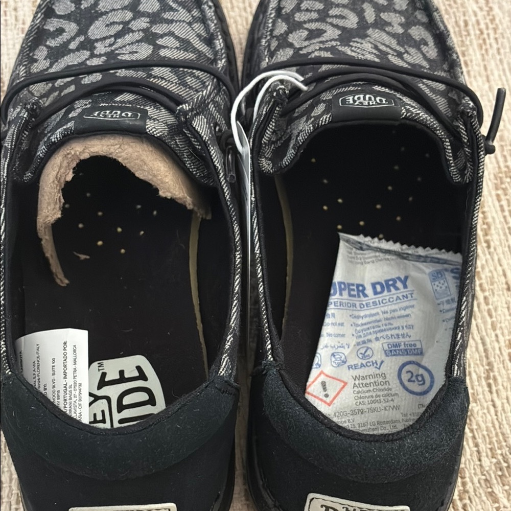 Hey Dude Charcoal Leopard Pattern Loafers size 10 Women’s - Picture 4 of 7